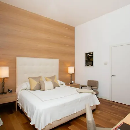 Daire 3br San Babila District - What'app - 0034-635-520-036 - For Reservations! *